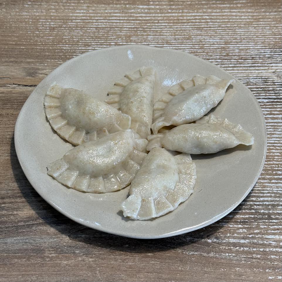 PIEROGI BEZGLUTENOWE ZE SZPINAKIEM I KOZIM SEREM